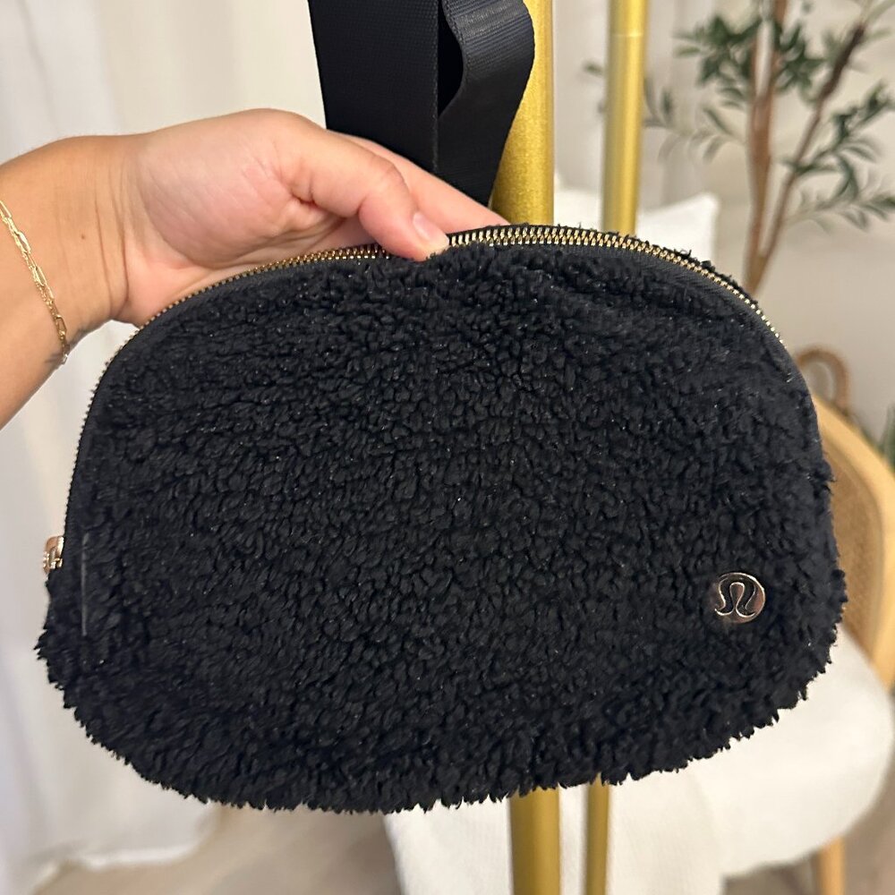 Lululemon - Everywhere Belt Bag 1L Fleece